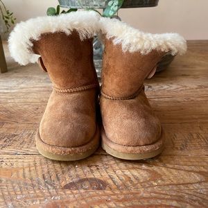 UGG Bailey Button Toddler 6
